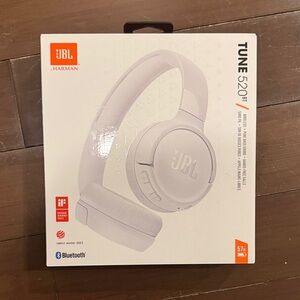 JBL Tune 520BT Wireless Headphones in White - NEW